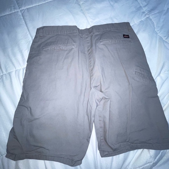 Dickies Men's Shorts - 90s and Early 2000s Vibes - Picture 2 of 2
